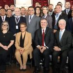 Tesla tendrá planta en México, acuerdan AMLO y Elon Musk