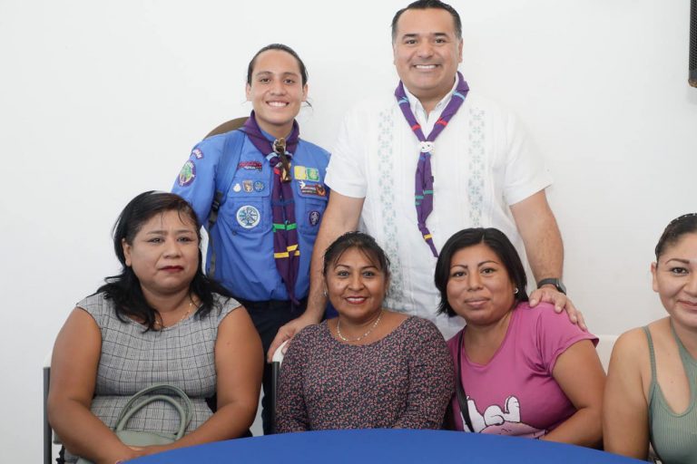 Renán Barrera festeja a las mamás que forman parte del programa «Construyendo Familias» Renán Barrera festeja a las mamás que forman parte del programa «Construyendo Familias»