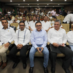 En gira de trabajo por Sotuta, Vila Dosal continuó con la distribución de paquetes de “Impulso Escolar”