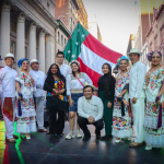 Alcaldesa de Tuxpan, Jalisco deja caer la bandera durante las celebraciones