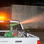 Obreros quedan colgados a 140 metros de altura tras desplomarse andamio