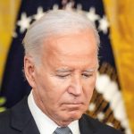 Demócratas piden a Biden a que “pase la antorcha” y abandone candidatura
