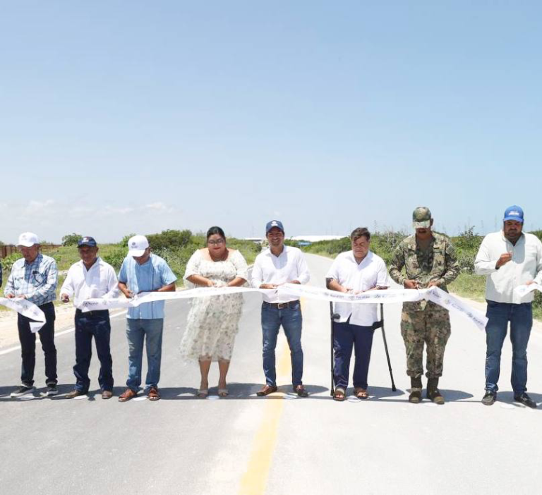 Entregan trabajos de reconstrucción del tramo carretero entronque Río Lagartos – Las Coloradas 