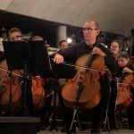 Joaquín Díaz Mena visita el set de grabación de la película “Pedro Pan”
