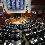 Firma Trump para hacer públicos archivos de caso Epstein