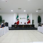 Joaquín Díaz Mena enciende el árbol navideño en Palacio de Gobierno