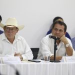 Paracaidista cae en la avenida Balderas y queda atrapado en semáforo en CDMX