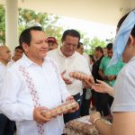 Yucatán reconoce a docentes por décadas de labor educativa