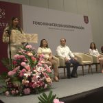 Marta Cecilia cosía con una máquina “antigüita”; hoy recibió una nueva y va a enseñar el oficio a sus hijas
